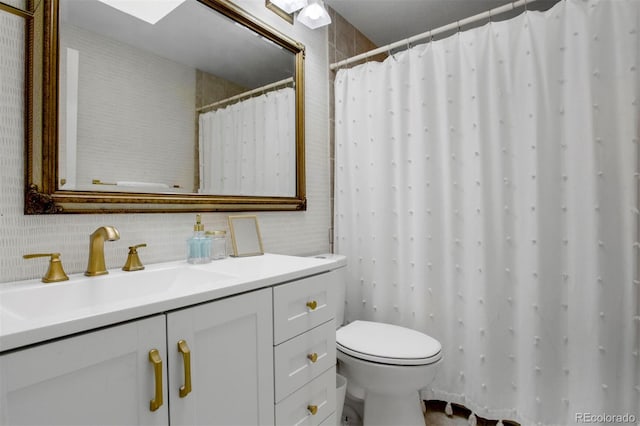 8413 E Jamison Cir, Englewood, CO 80112 - full bath featuring vanity and a shower with shower curtain