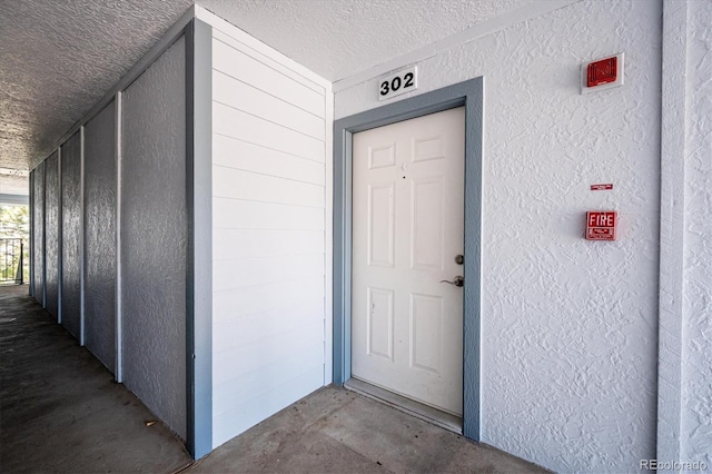 view of exterior entry with stucco siding