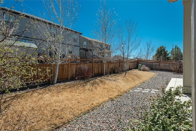 6434 N Ensenada Ct, Aurora, CO 80019 - view of yard featuring a fenced backyard
