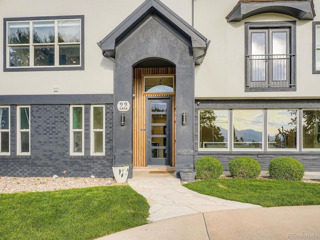 22 Rangeview Dr, Wheat Ridge, CO 80215 - property entrance featuring stucco siding and a yard