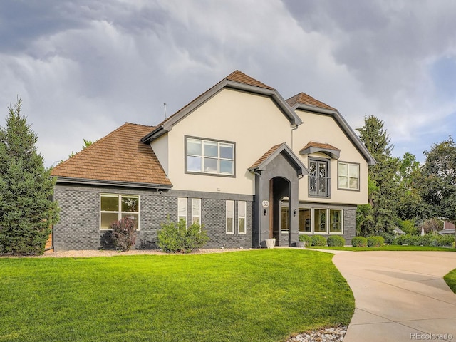 22 Rangeview Dr, Wheat Ridge, CO 80215 - view of front of property with stucco siding, a front lawn, and brick siding