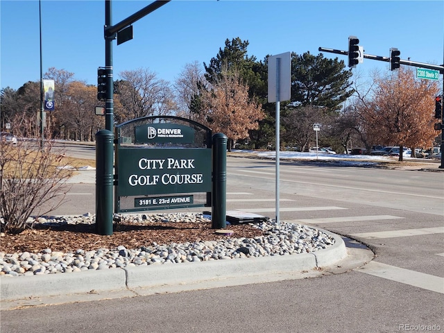 view of community / neighborhood sign