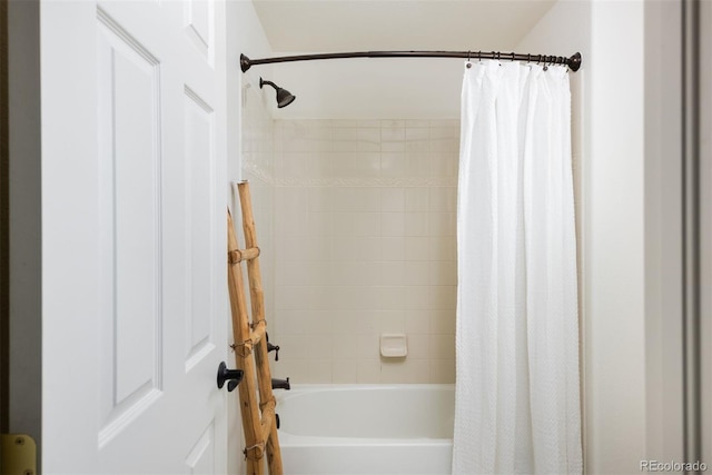 bathroom featuring shower / bath combo