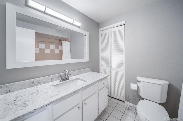 5404 W Rowland Pl, Littleton, CO 80128 - full bath featuring a closet, vanity, and tile patterned floors