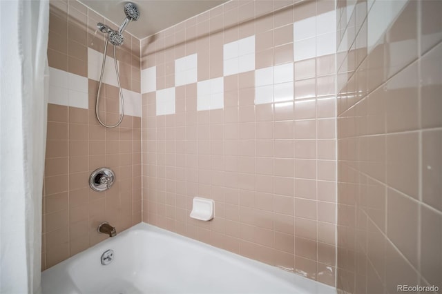 5404 W Rowland Pl, Littleton, CO 80128 - bathroom with shower / tub combination