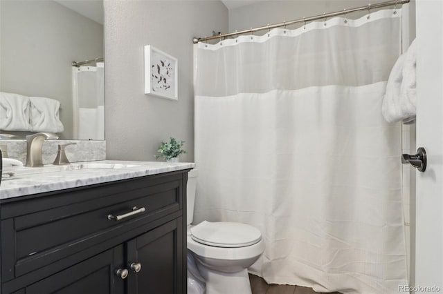 full bathroom with a shower with shower curtain, vanity, and toilet