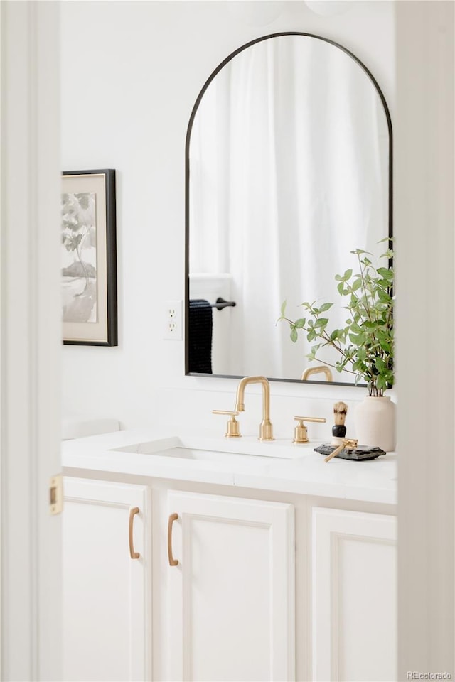 9756 Autumnwood Pl, Highlands Ranch, CO 80129 - bathroom featuring vanity