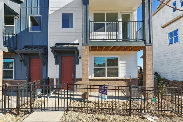 view of front of house featuring a balcony