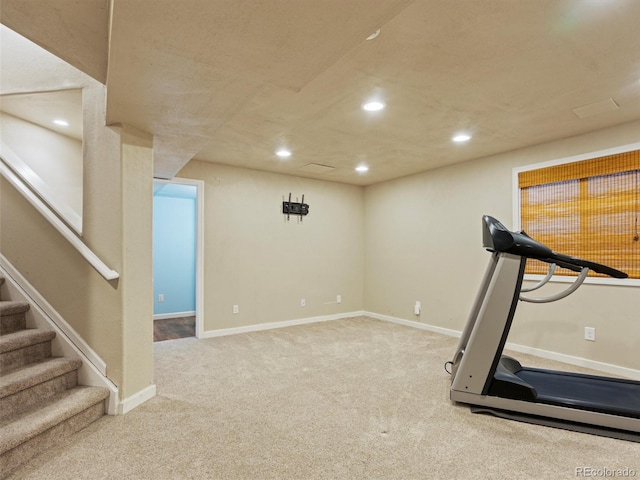 workout room with carpet