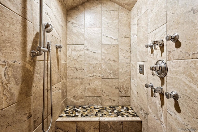 bathroom featuring a tile shower