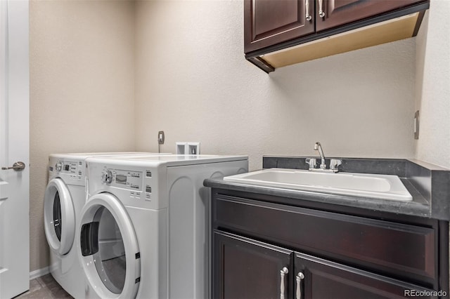 laundry room with cabinets, sink, and independent washer and dryer