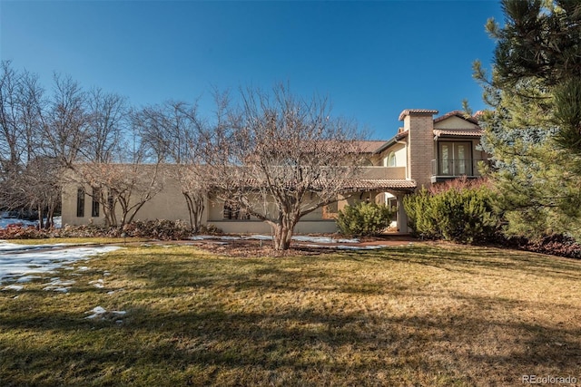 view of front of property with a front yard