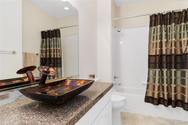 bathroom with vanity, shower / bath combo with shower curtain, toilet, and recessed lighting