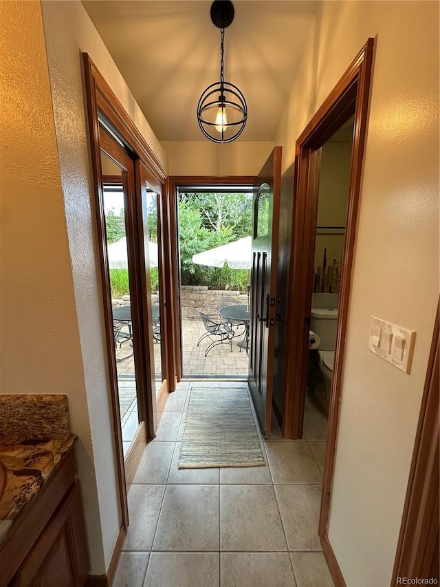 7454 Queen Cir, Arvada, CO 80005 - entryway featuring a textured wall and baseboards