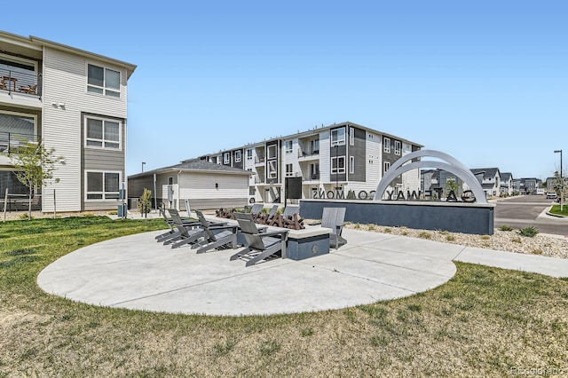 view of patio featuring a fire pit