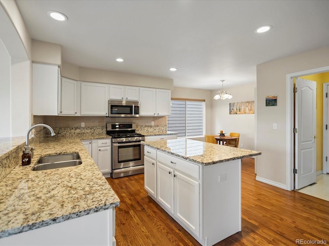 7400 W Grant Ranch Blvd Unit 19, Littleton, CO 80123 - kitchen featuring stainless steel appliances, a sink, a chandelier, white cabinets, and recessed lighting