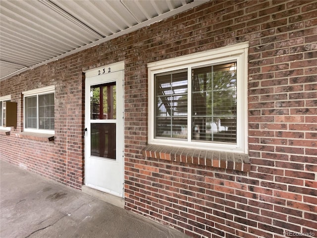 doorway to property with covered porch