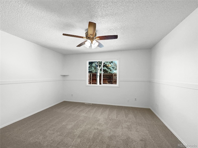 carpeted spare room featuring ceiling fan and a textured ceiling