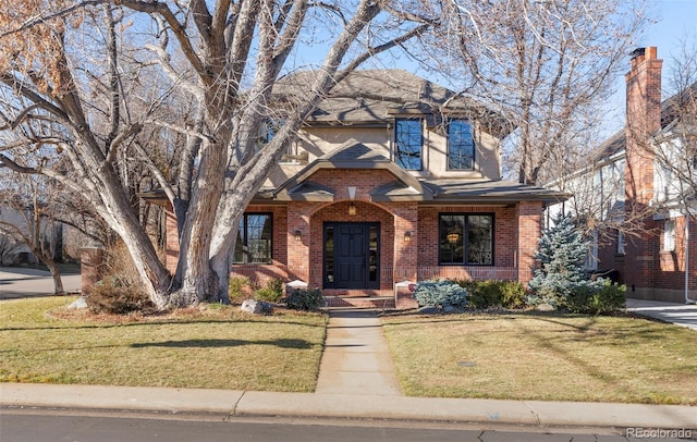 view of front of house with a front lawn