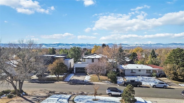 bird's eye view featuring a mountain view