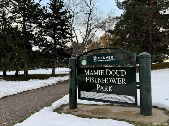 view of community / neighborhood sign