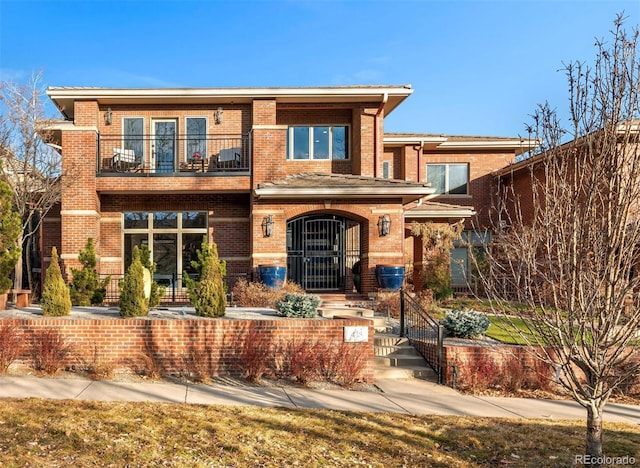 view of front of home featuring a balcony