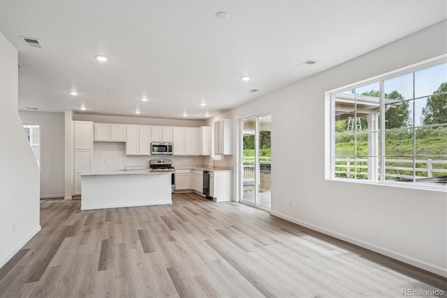 4246 Graywood Dr, Johnstown, CO 80534 - kitchen featuring stainless steel appliances, light wood-style flooring, baseboards, healthy amount of natural light, and recessed lighting