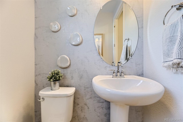 bathroom featuring sink and toilet