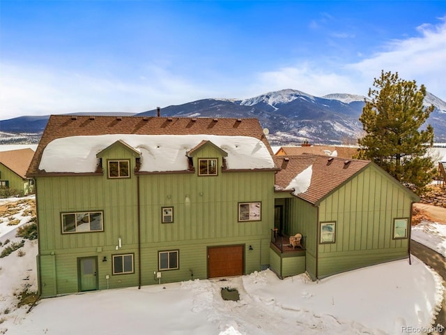 view of front of house with a mountain view