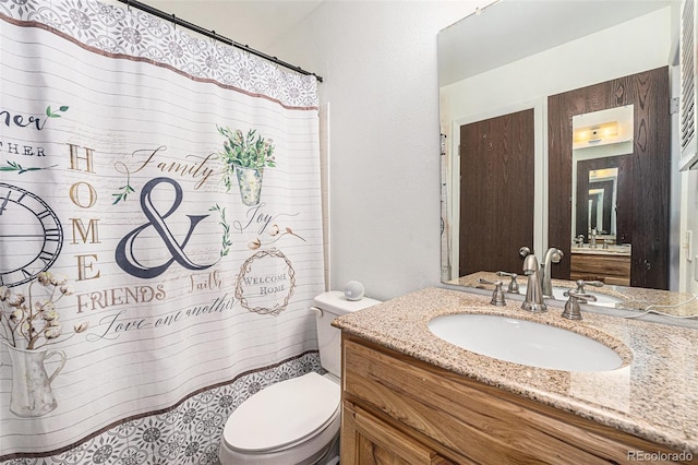 full bath with vanity, a shower with shower curtain, and toilet