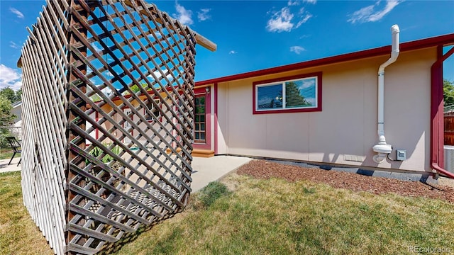 6836 W 79th Dr, Arvada, CO 80003 - view of side of home with a lawn