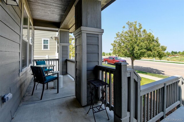 balcony featuring covered porch