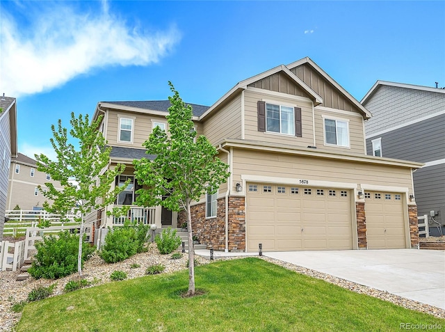 craftsman house featuring a garage and a front lawn