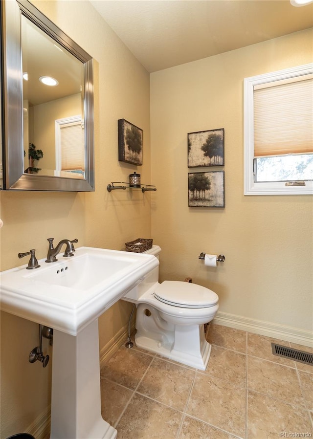 4483 W Cottonwood Pl, Littleton, CO 80123 - bathroom featuring baseboards and toilet