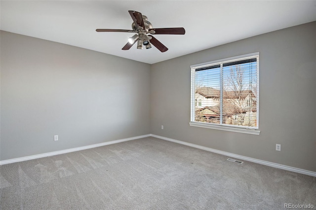 unfurnished room with carpet flooring and ceiling fan