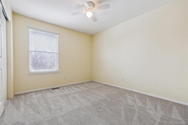 carpeted empty room featuring ceiling fan