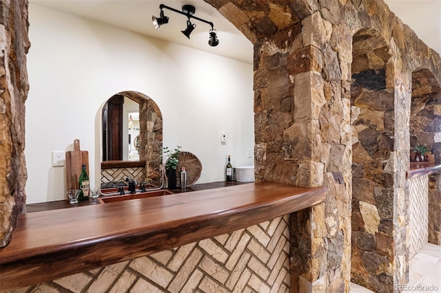 7188 Raphael Ln, Littleton, CO 80125 - indoor bar featuring arched walkways