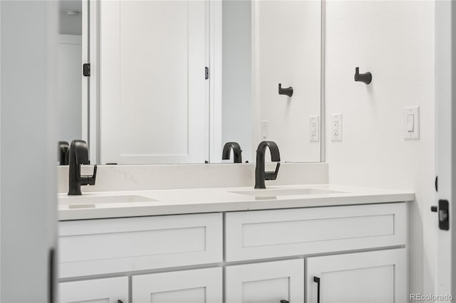 8850 Moonshimmer Trl, Littleton, CO 80125 - bathroom with double vanity