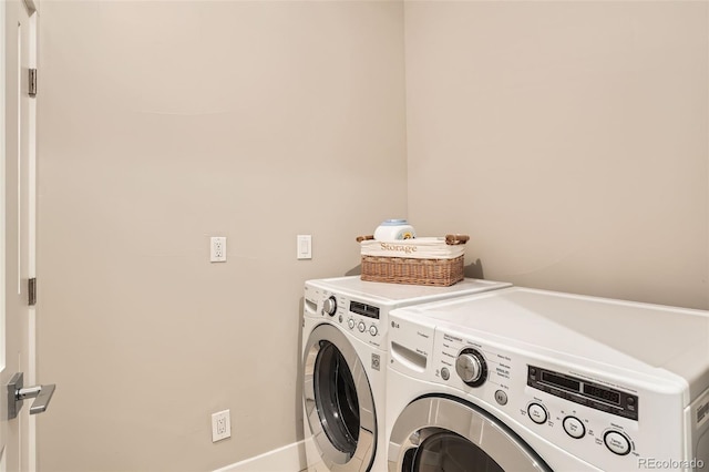 1916 S Elati St, Denver, CO 80223 - laundry area featuring washing machine and dryer and baseboards