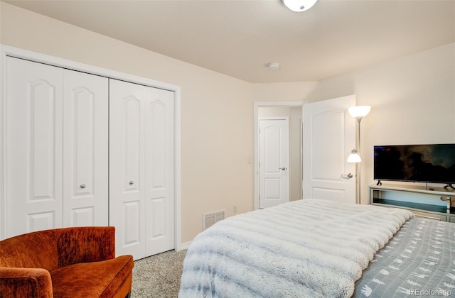 418 Hilltop Cir, Colorado Springs, CO 80905 - bedroom featuring carpet and a closet