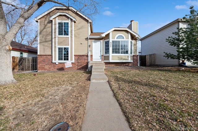 view of front of house featuring a front lawn