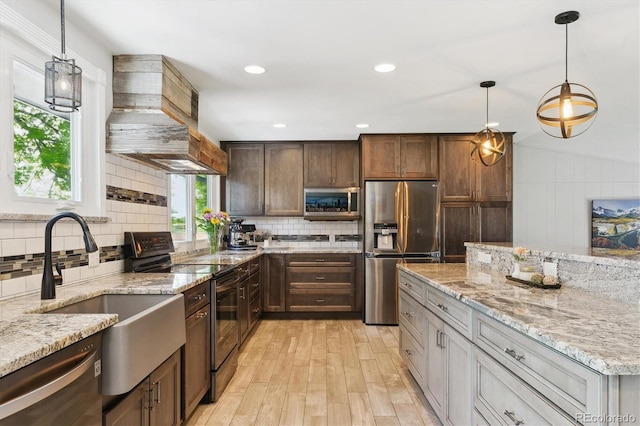 6537 S Brentwood Way, Littleton, CO 80123 - kitchen with appliances with stainless steel finishes, light wood-style floors, a sink, backsplash, and light stone countertops