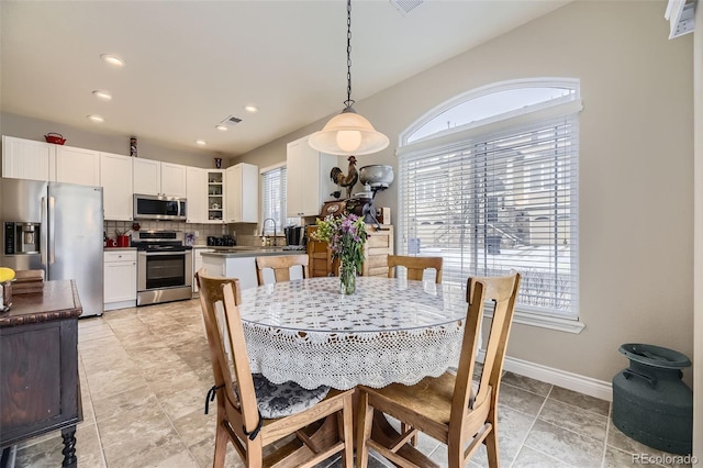 dining area featuring recessed lighting, visible vents, and baseboards