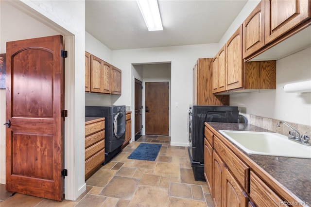 28098 Green Valley Ln, Conifer, CO 80433 - kitchen featuring a sink, stone tile flooring, dark countertops, and baseboards