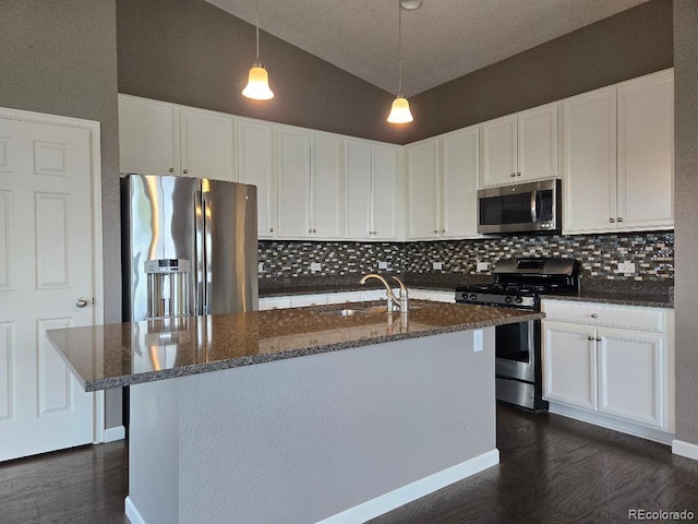483 W 172nd Pl, Broomfield, CO 80023 - kitchen with stainless steel appliances, a sink, dark wood-type flooring, tasteful backsplash, and high vaulted ceiling