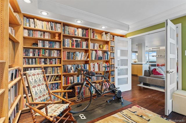 living area with recessed lighting, crown molding, and wood finished floors