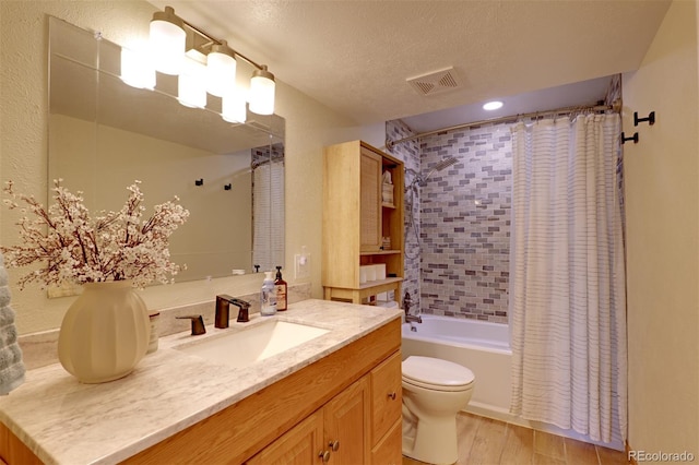 8217 Club Crest Dr, Arvada, CO 80005 - full bath with vanity, a textured ceiling, wood finished floors, and shower / tub combo with curtain