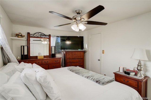 bedroom with ceiling fan