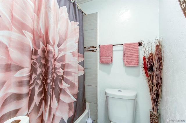 bathroom with toilet and shower / tub combo