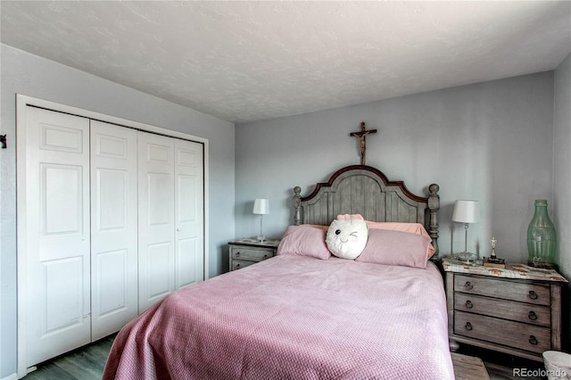 bedroom featuring a closet, hardwood / wood-style floors, and a textured ceiling